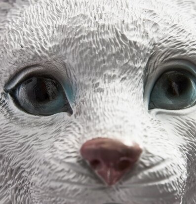 Bild av skulpturell kattlampa med detaljrik design