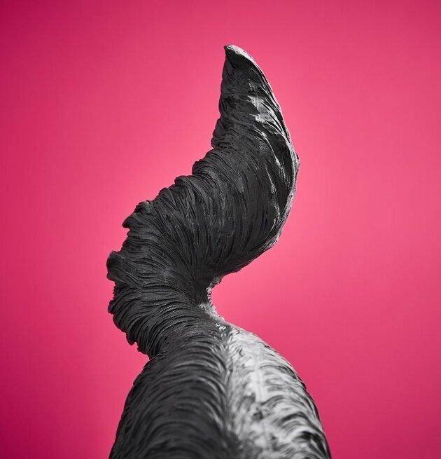 Bordslampa katt Chichi, svart från Werner Voss med rosa bakgrund