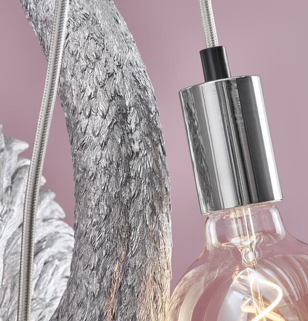 Bild av elegant vägglampa i silver med fjäderdesign