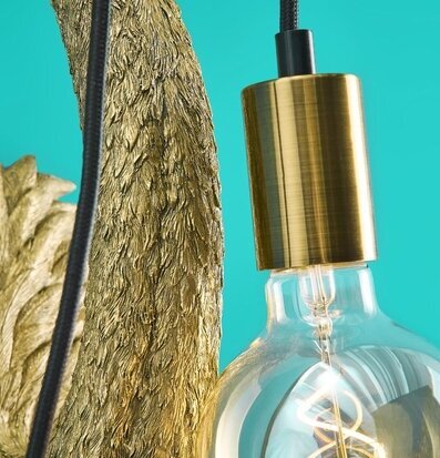 Bild av elegant vägglampa med gyllene flamingodesign