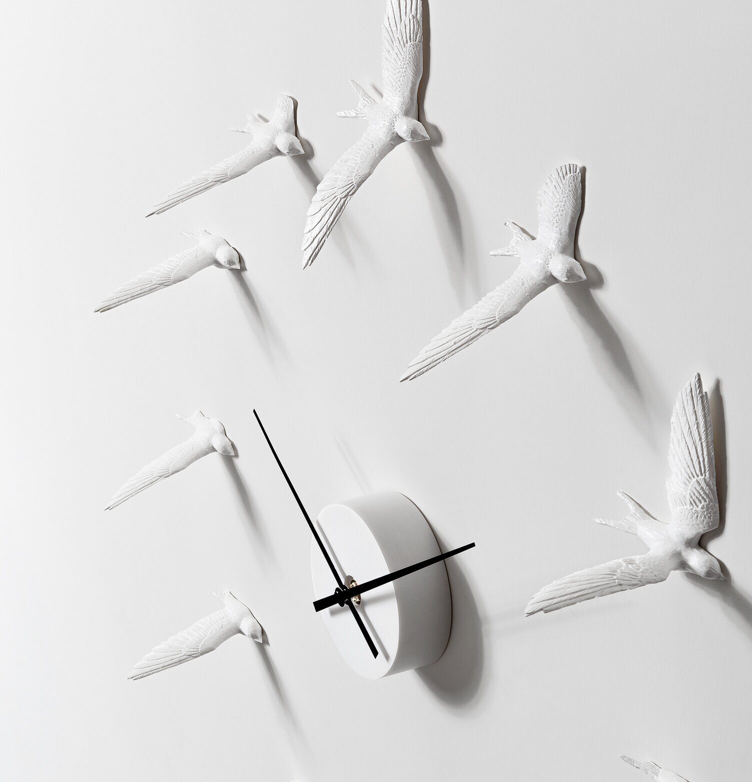 Väggklocka Swallow - Haoshi Design med flygande svalor