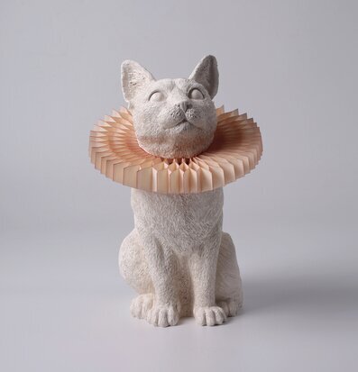 Bild av en elegant vit bordslampa med kattdesign