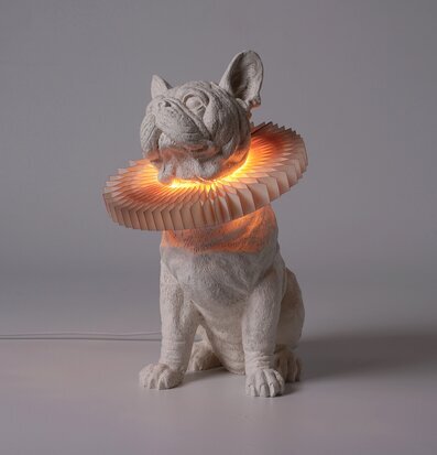 Bild av en unik och detaljerad bordslampa i form av bulldogg