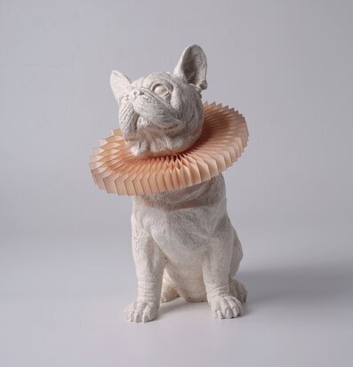 Bild av unik bordslampa i form av en vit bulldog