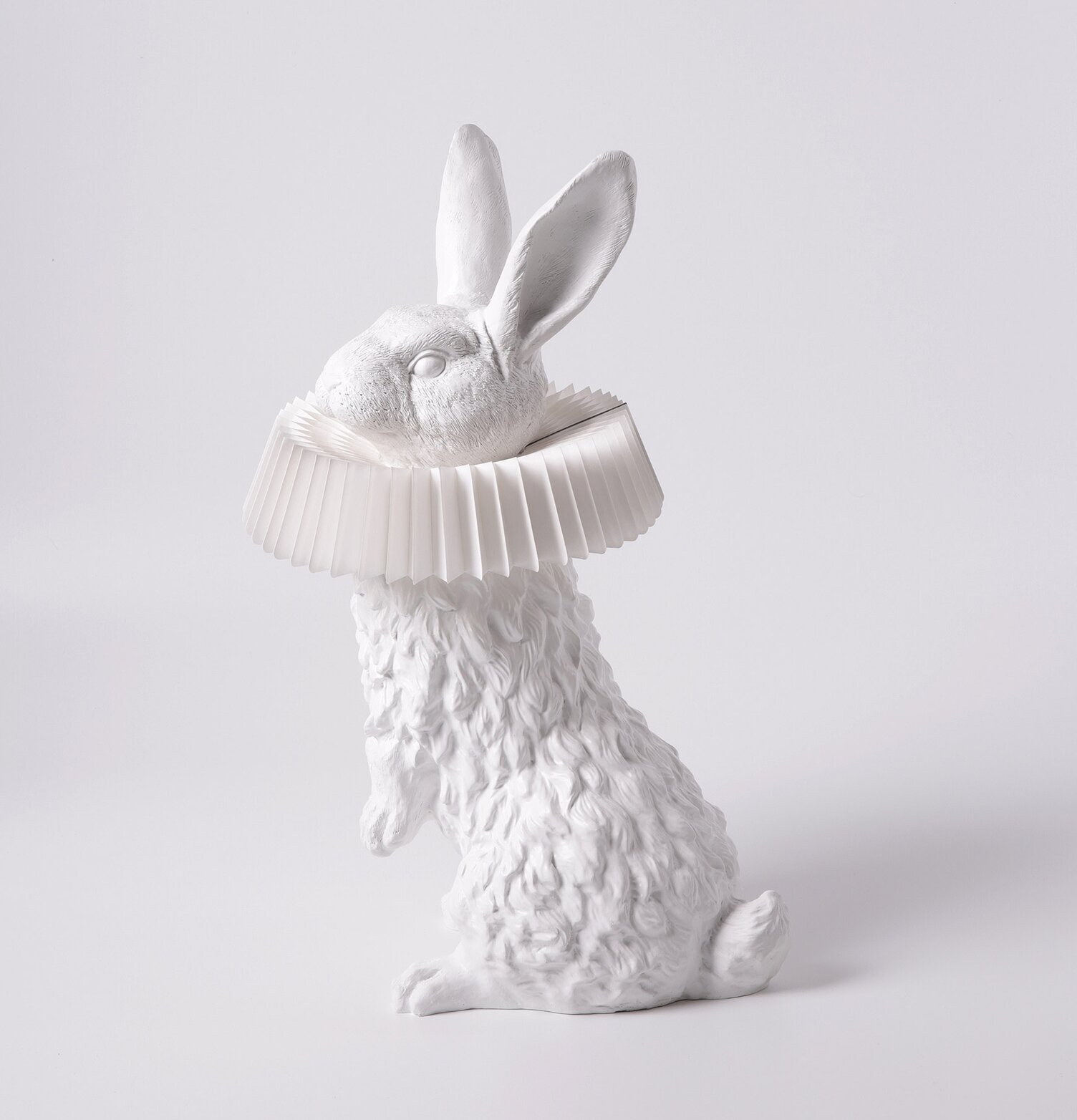 Bordslampa Rabbit X Stand av Haoshi Design, sittande kanin