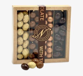 Bild av stilfull chokladförpackning med fyra smaker