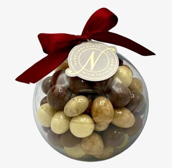 Bild av elegant chokladförpackning med festlig rosett