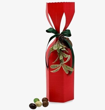 Bild av lyxig julförpackning med choklad och dekoration