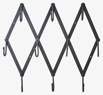 Bild av innovativ svart klädhängare med vikbar design