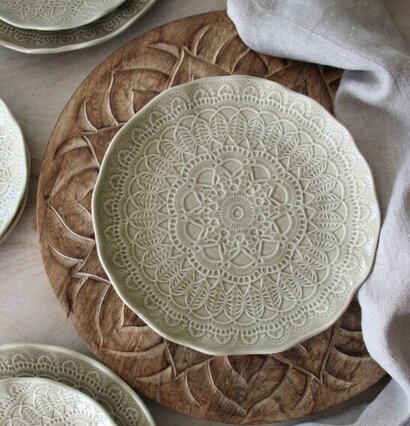 Tallrik Happiness Sage från Majas Cottage med reliefmönster