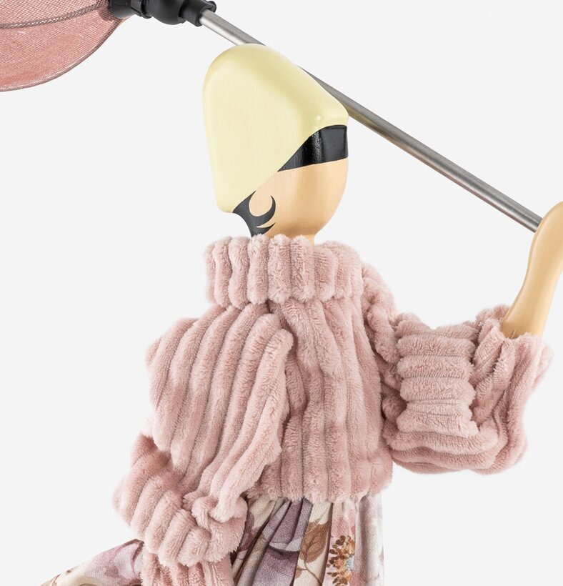 Bordslampa Ririka från Skitso med dekorativ figur och skärm