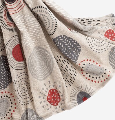 Bild av mönstrat tyg med geometriska former och färger