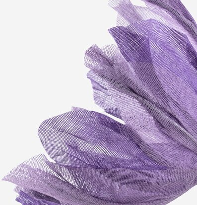 Bild av lampa med lager-på-lager design i lila nyanser