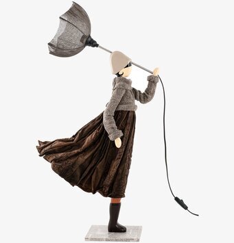 Bild av kreativ bordslampa i skulptural design