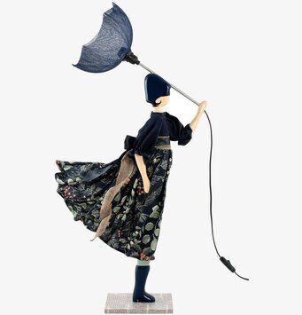 Bild av konstnärlig bordslampa med figurindesign