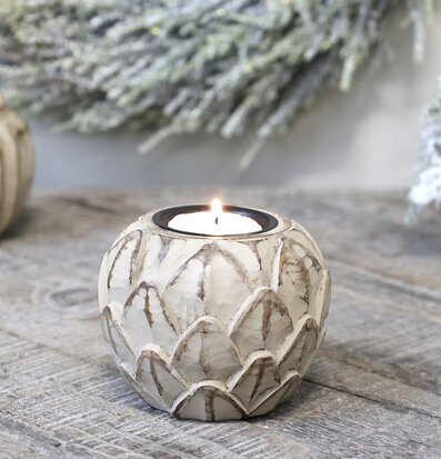 Bild av en smakfullt arrangerad ljuslykta miljö