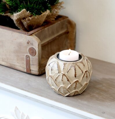 Bild av dekorativ och harmonisk inredningsuppställning