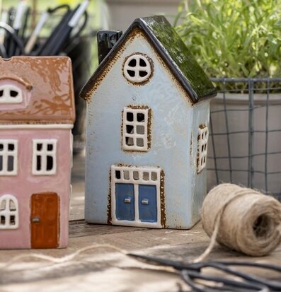 Bild av charmig scen med dekorativ ljuslykta