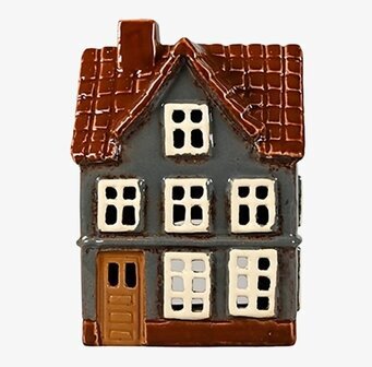 Bild av charmig ljuslykta utformad som ett litet hus