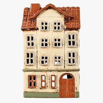 Bild av charmig ljuslykta formad som ett hus