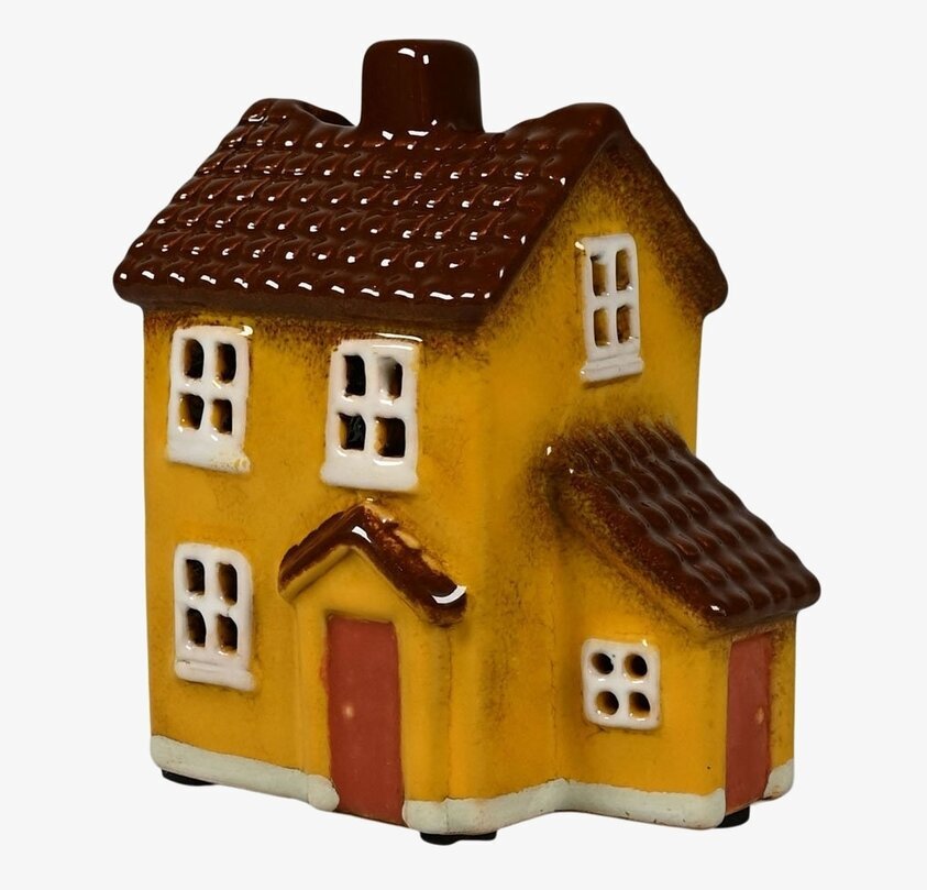 Ljuslykta Hus Gul från Det Gamle Apotek med brunt tak