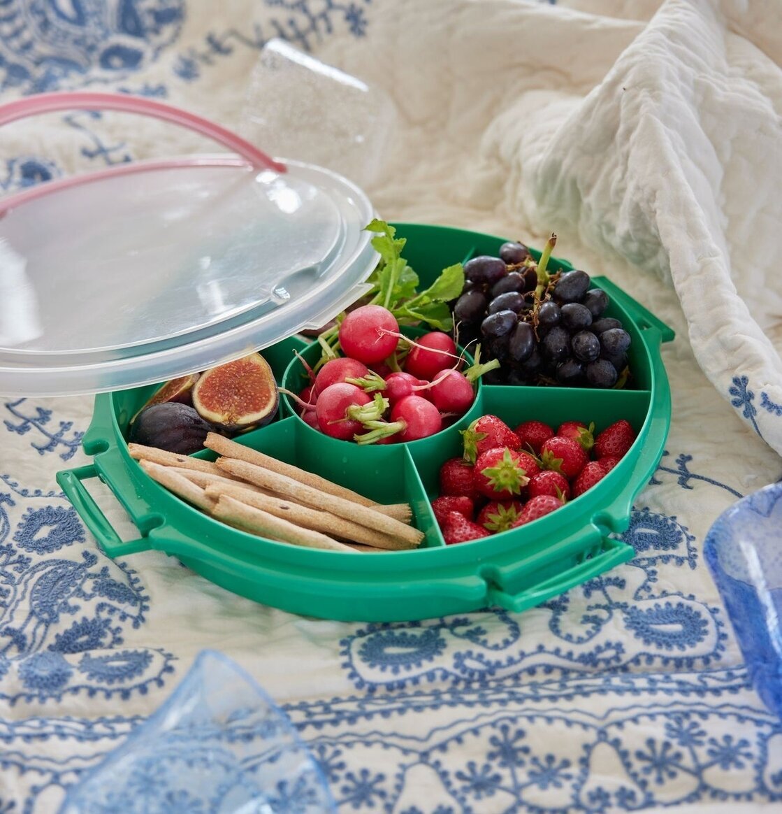 Bild av serveringsbricka med färska råvaror