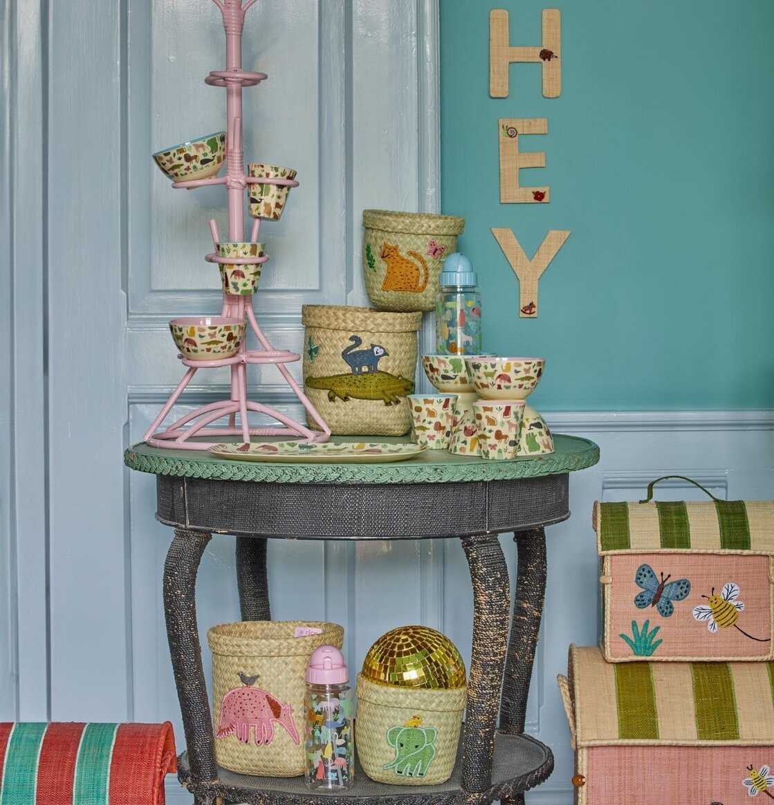 Liten Mugg Sweet Jungle Print Dusty Blue från Rice på hylla