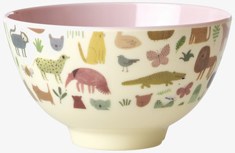 Foto av färgglad skål med djurmotiv och rosa insida