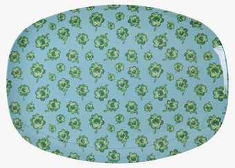 Bild av rektangulär tallrik med klövermotiv