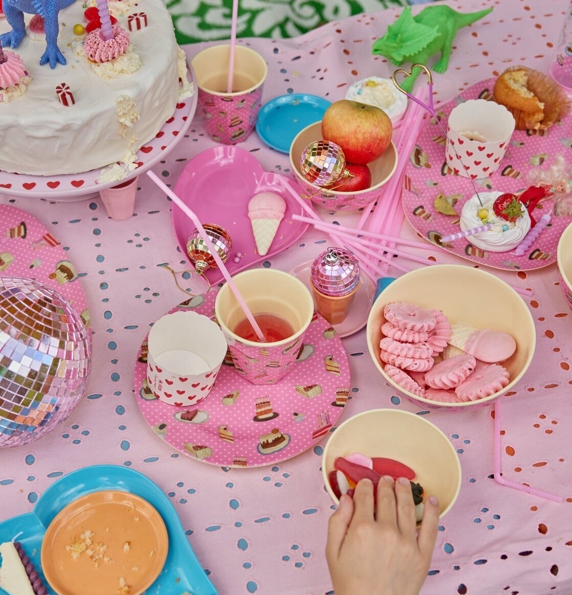 Liten Skål Sweet Cake Print från Rice på färgglad picknick