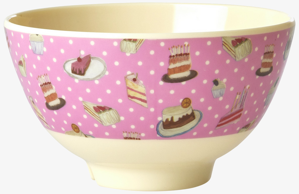 Bild av färgglad skål med tårtmönster och prickar