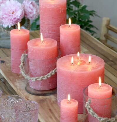 Bild av rustika blockljus i harmonisk heminredning