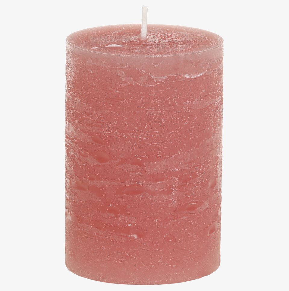 Bild av rustikt blockljus i hallonfärg med lång brinntid