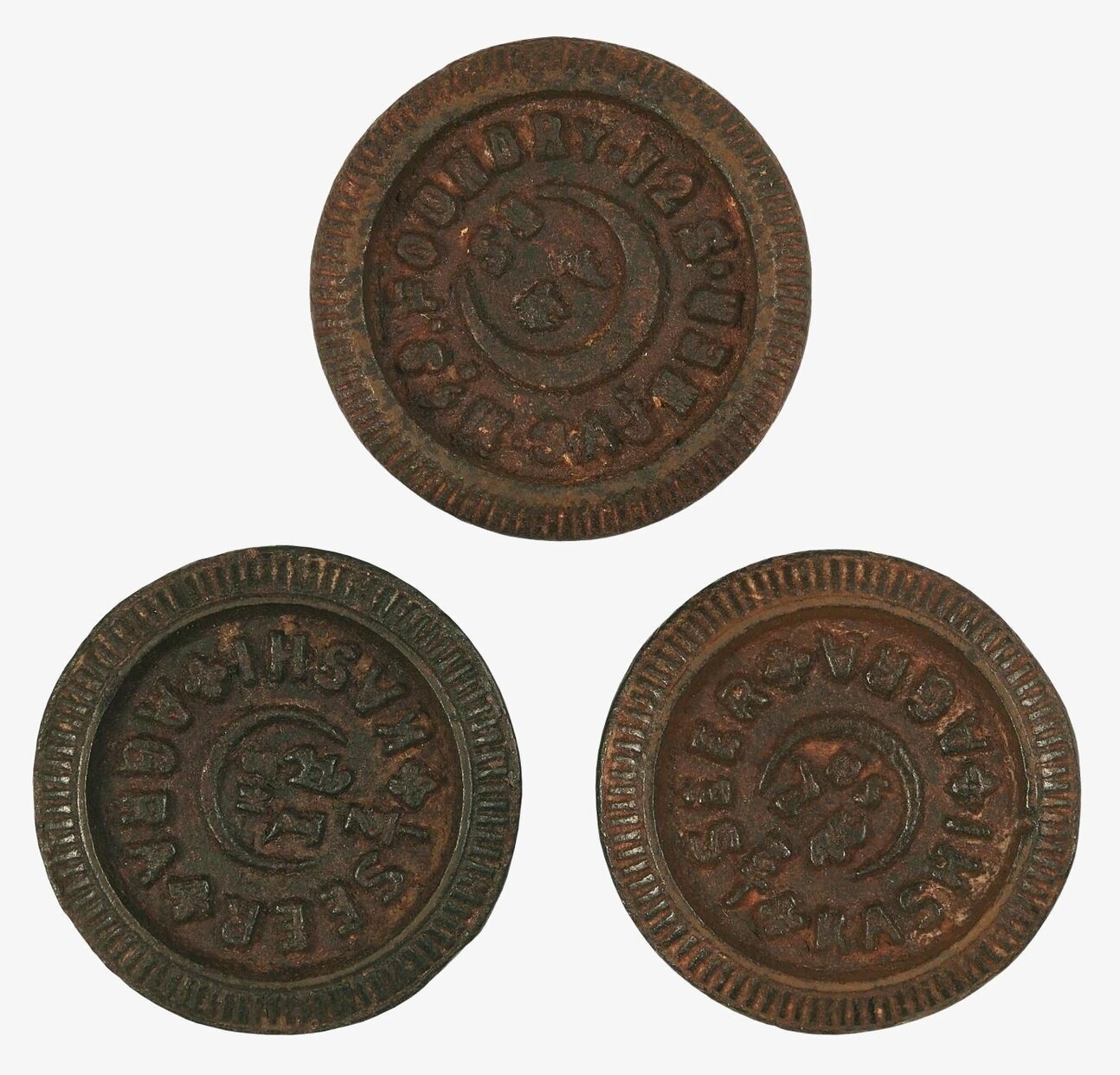 Bild av rustika järnföremål med antik karaktär