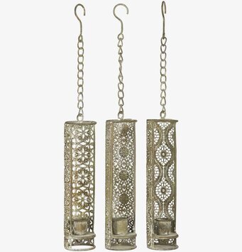 Foto av tre hängande ljusstakar med orientaliska mönster