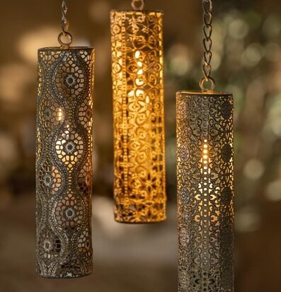 Bild av hängande ljusstakar med orientalisk design