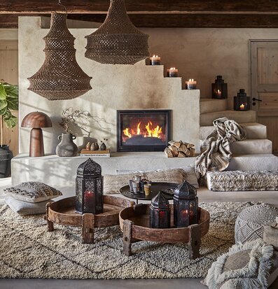 Bild av ett inbjudande vardagsrum med mysig atmosfär