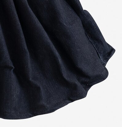 Bild av en elegant och kreativ bordslampas design