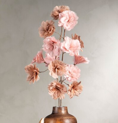 Bild av elegant vas med fjäderblommor och dekorationer