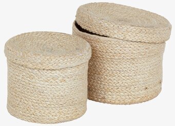 Bild av stilrena flätade förvaringskorgar med lock