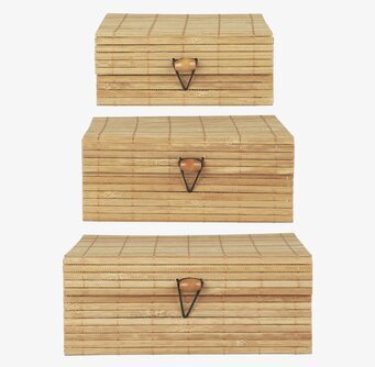 Foto av tre bambulådor i trappstegsformation