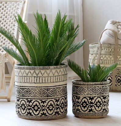 Bild av stilren inredning med jute och naturmaterial