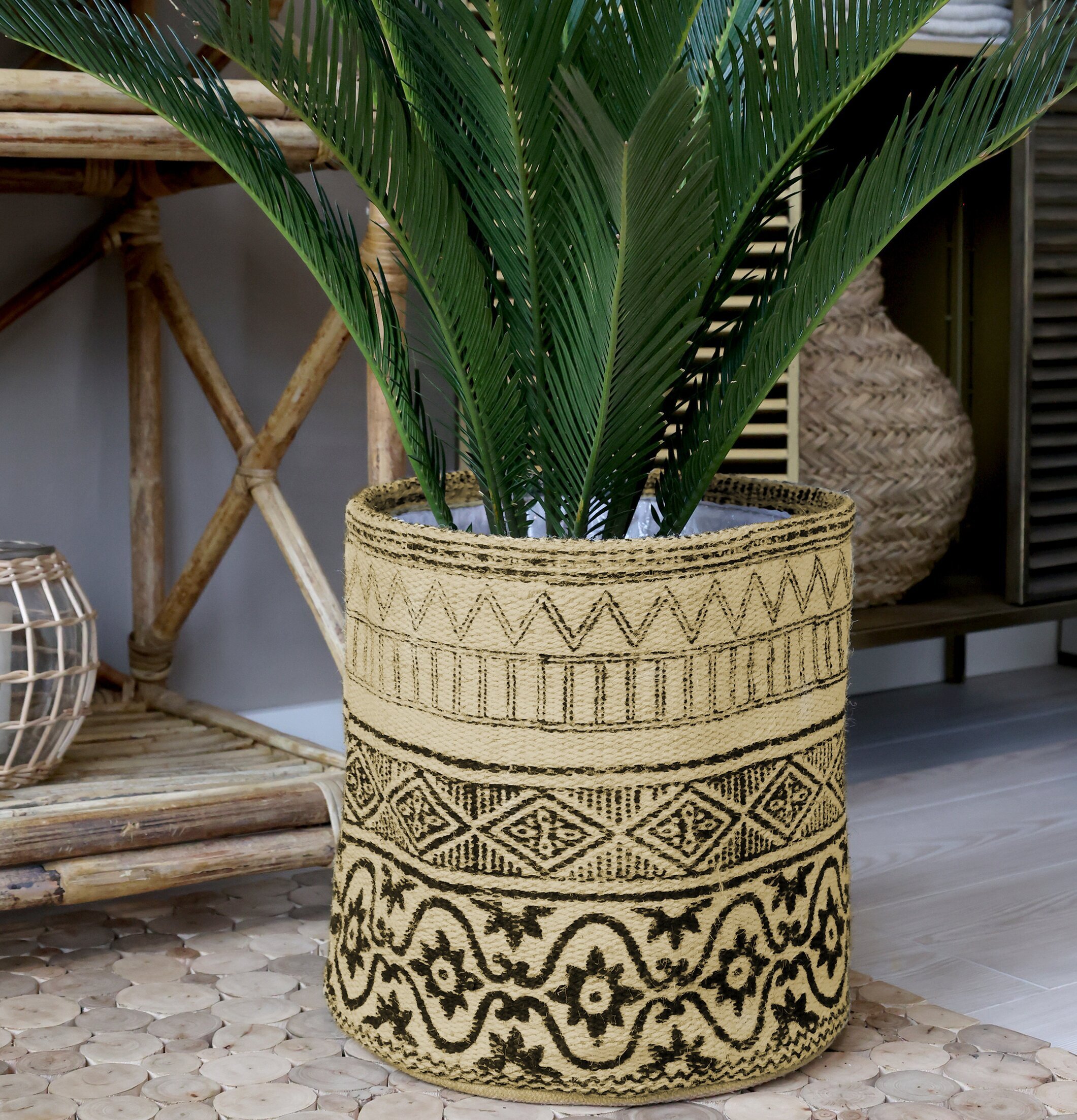 Kruka Jute Set/2 från Chic Antique i rustik inomhusmiljö