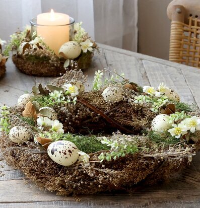 Bild av rustik inredning med vårinspirerad krans