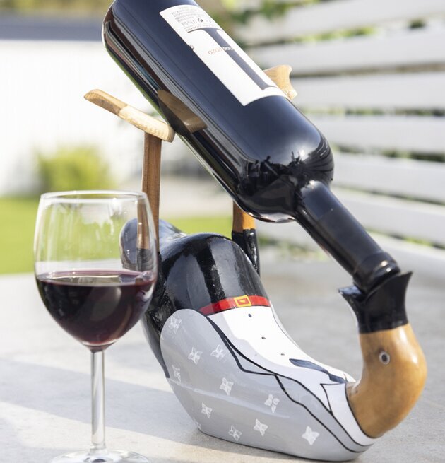 Vinställ Anka Bambu från Different Design på ett utebord