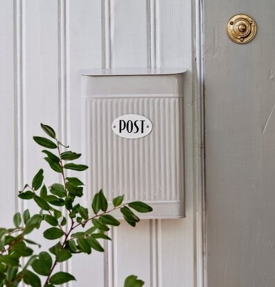 Foto av elegant postlåda i klassisk och funktionell stil