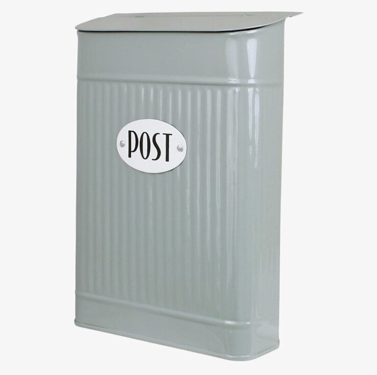 Postlåda Hugo Grön från Strömshaga i elegant, tidlös design