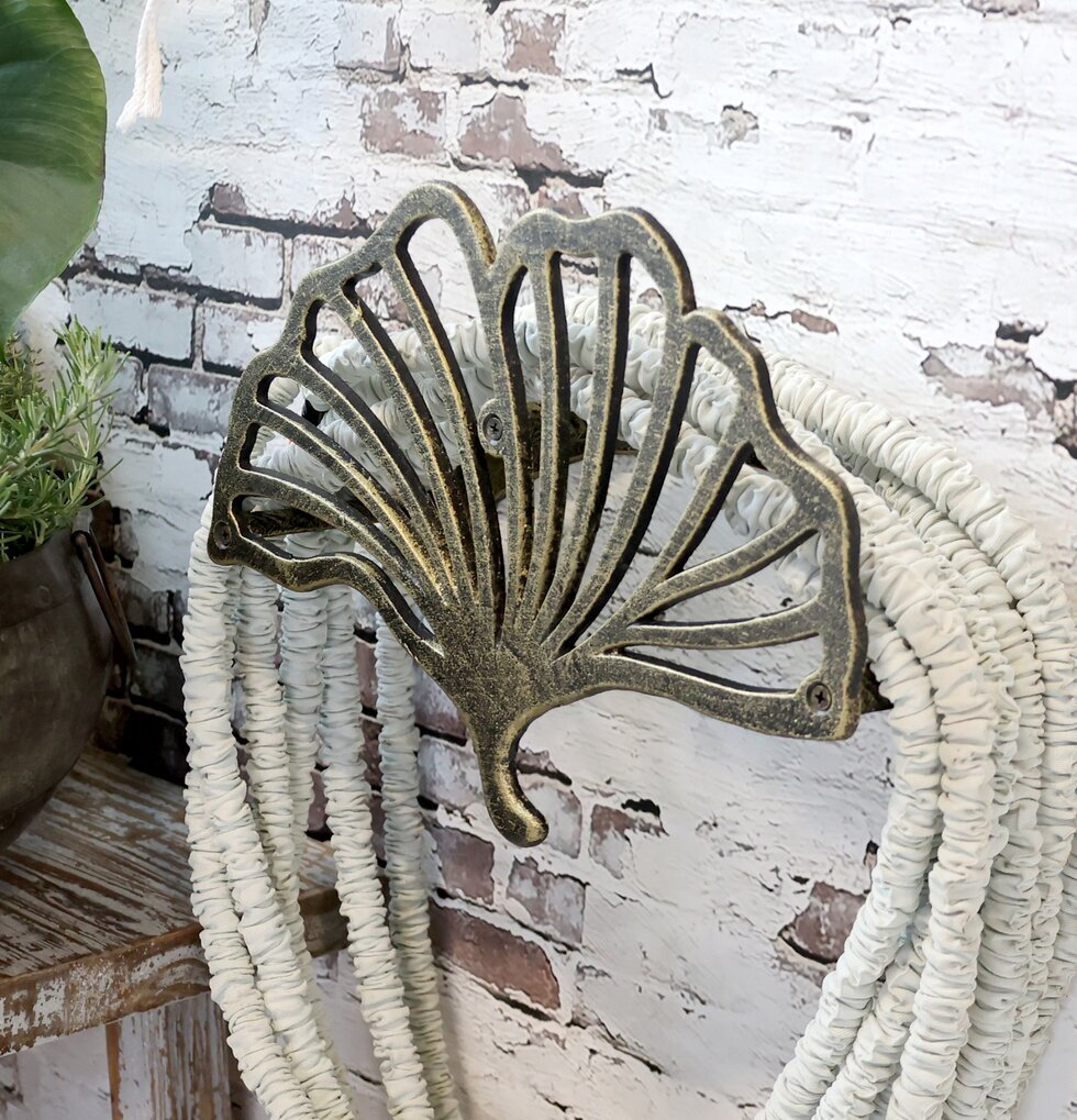 Slanghållare Vatten Antik Mässing från Chic Antique monterad