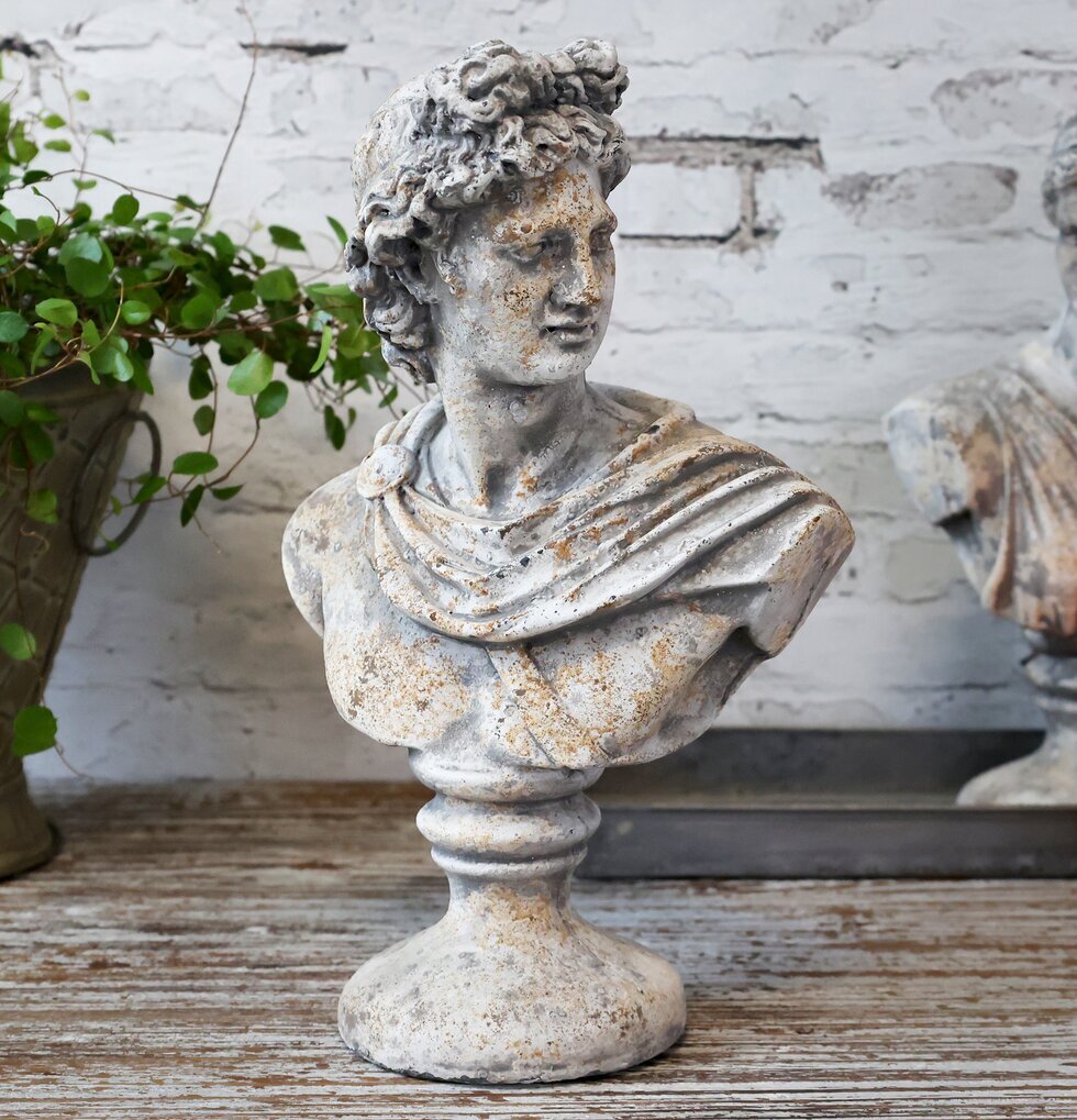 Staty Byst Homme Antikgrå från Chic Antique på rustik hylla