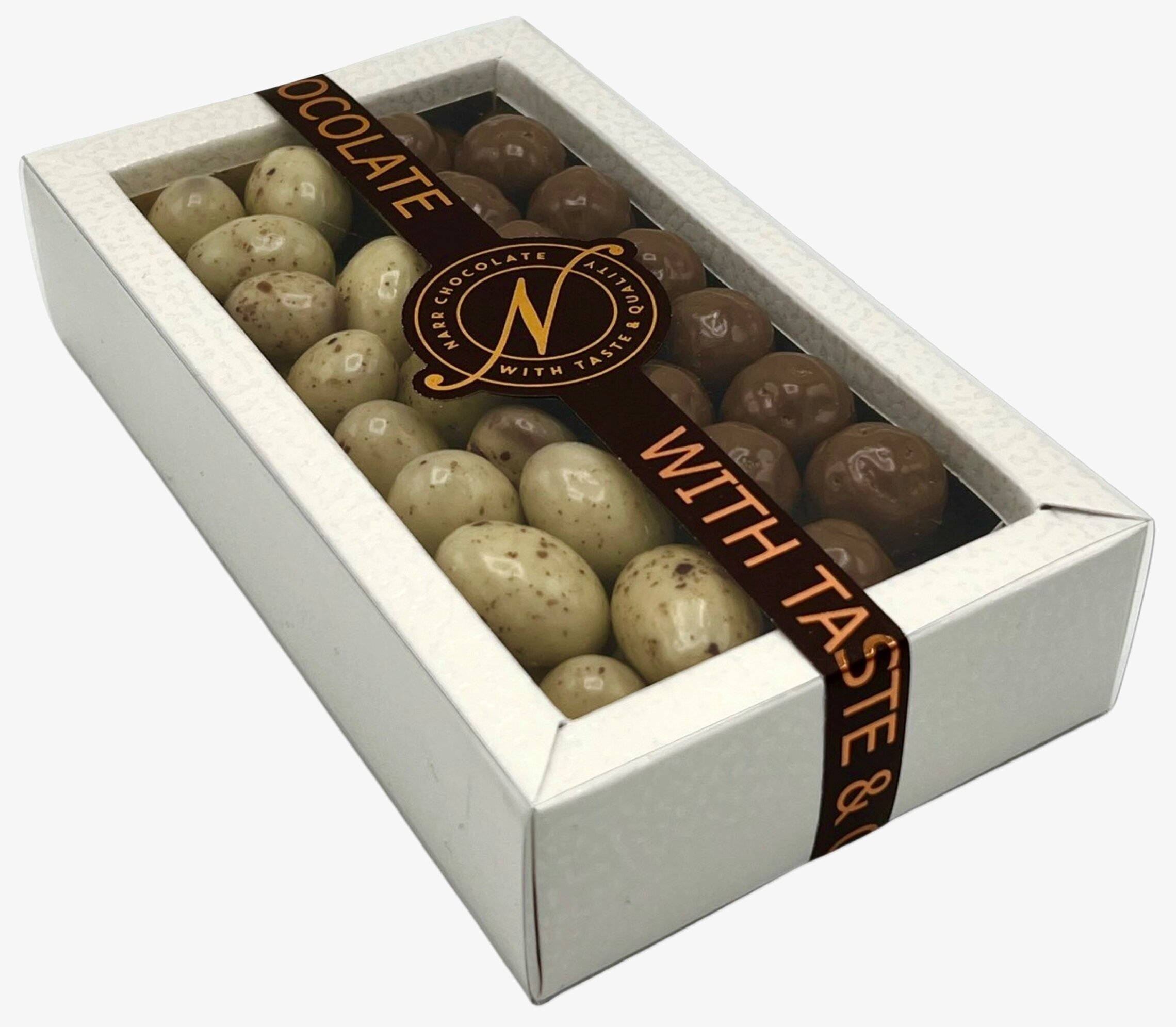 Bild av elegant chokladförpackning med nötblandning